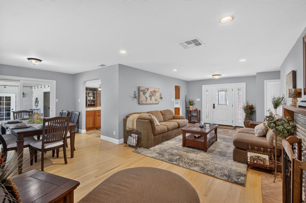 3812 Dell Road Carmichael, CA 95608 - Photo 7 of 64