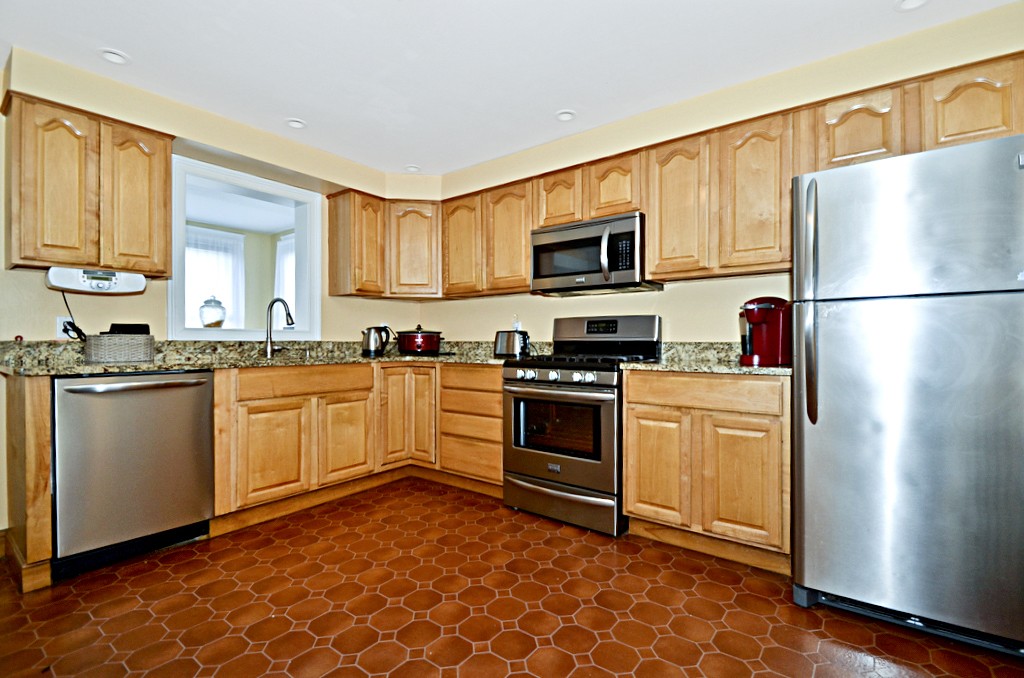 16 Prescott Street Clinton, MA 01510 - Photo 6 of 21 Gallery Image 6