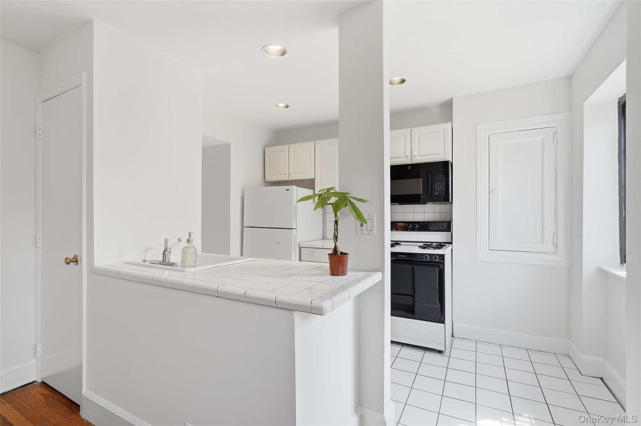 6 Davis Avenue, Unit C22 Rye, NY 10580 - Photo 18 of 20