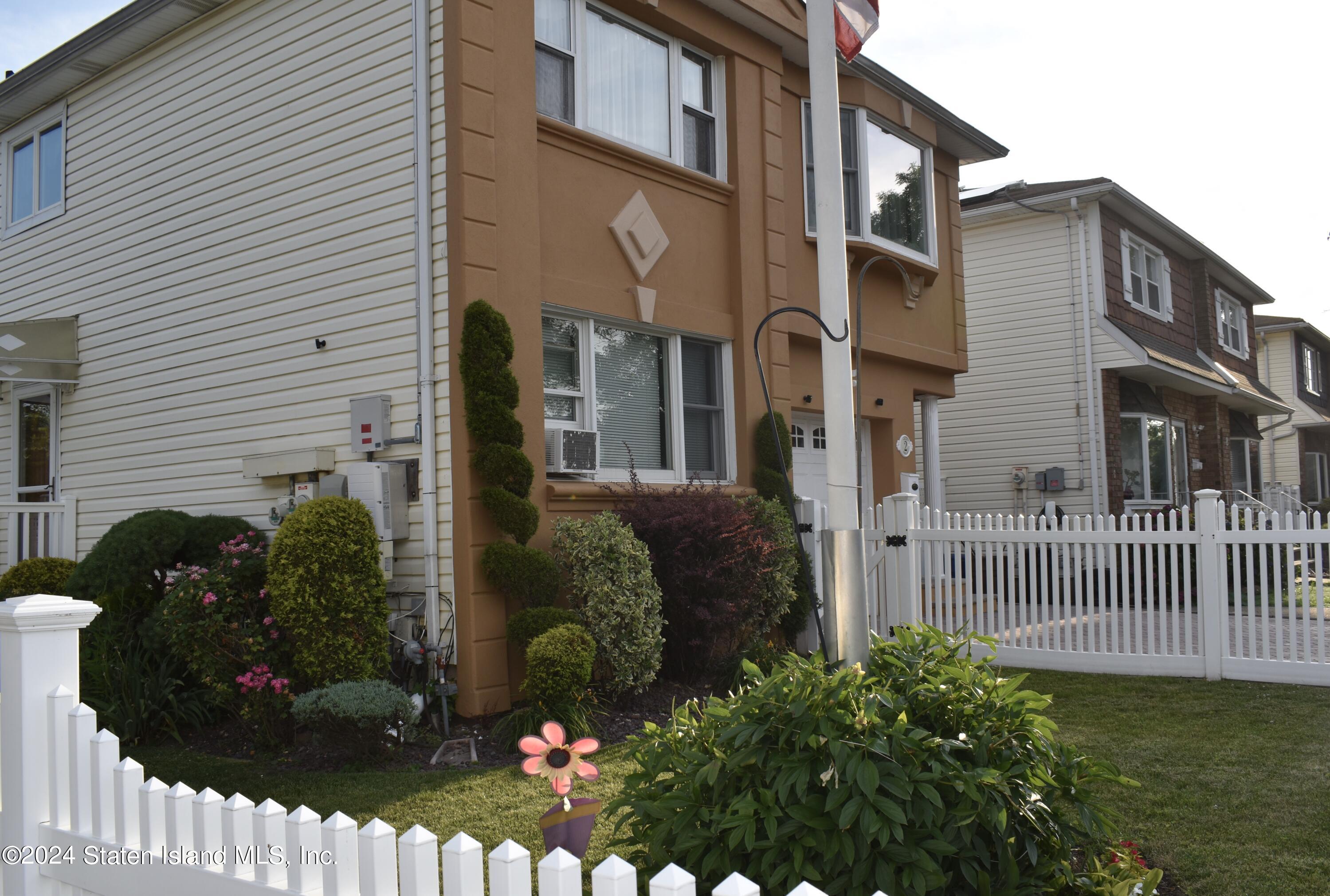2 Adlai Circle Staten Island, NY 10312 - Photo 5 of 63 DSC_0783