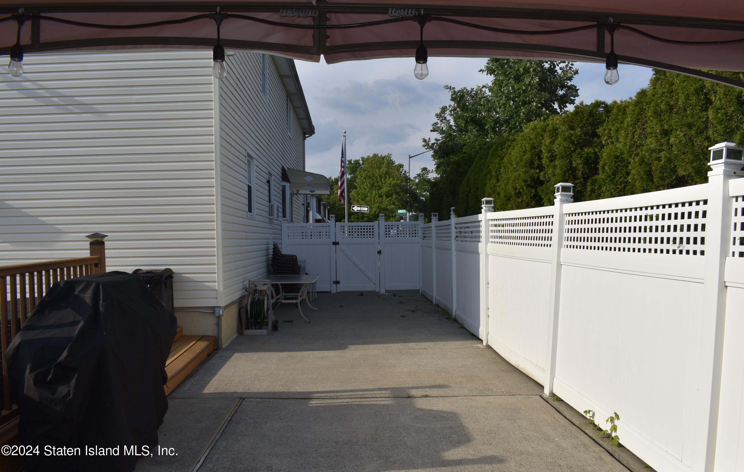 2 Adlai Circle Staten Island, NY 10312 - Photo 10 of 63 DSC_0701