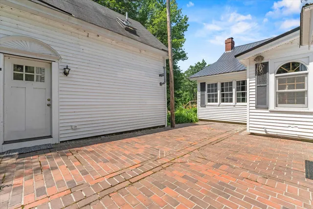 $850,000 | 592 Highway 2, Shelburne, NH 03581