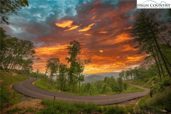 $250,000 | Lot 31 Mount Mitchell Overlook Spruce Pine, Spruce Pine, NC 28777