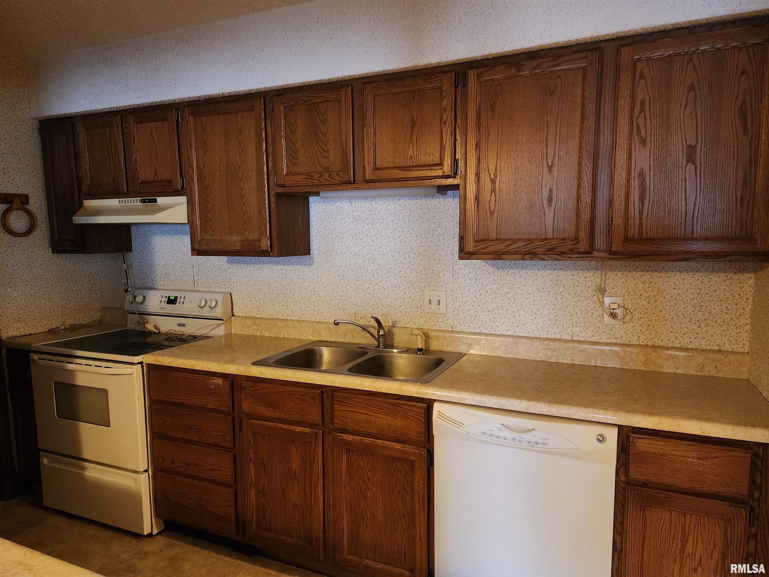 90 Brookside Place Springfield, IL 62704 - Photo 4 of 25 Gallery Image 4