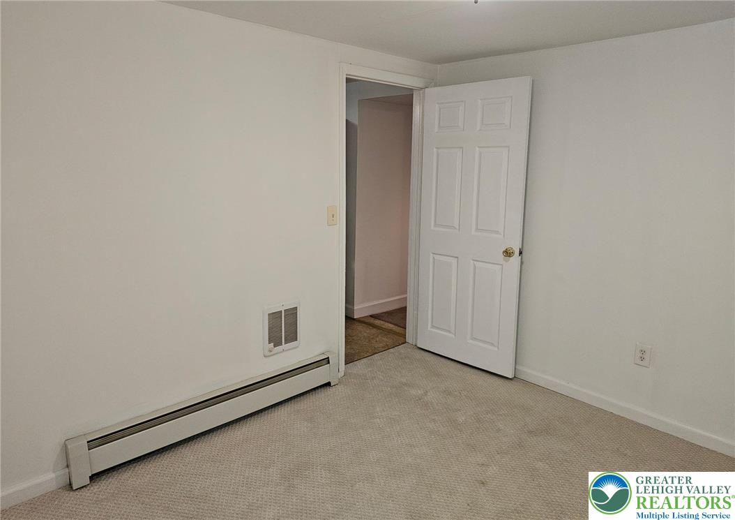 2335 North Apple Street Whitehall, PA 18052 - Photo 7 of 11