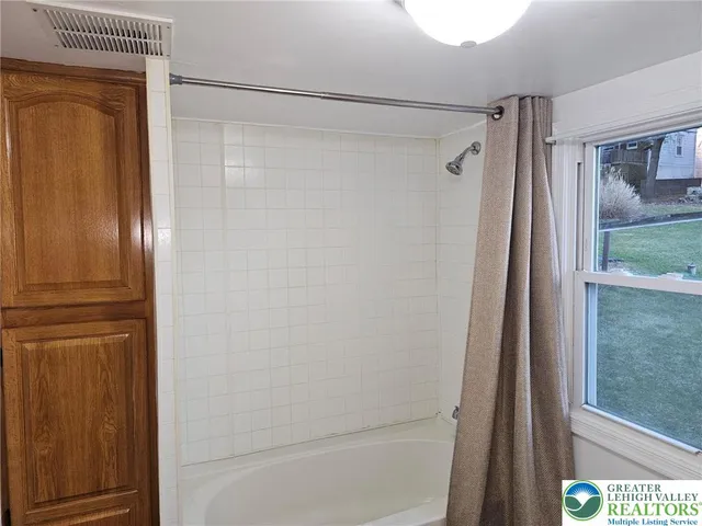 $1,475 | 2335 North Apple Street, Whitehall, PA 18052