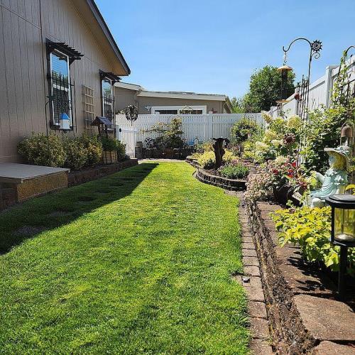 3220 Crescent Avenue Eugene, OR 97401 - Photo 4 of 9