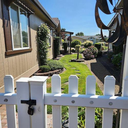 3220 Crescent Avenue Eugene, OR 97401 - Photo 6 of 9