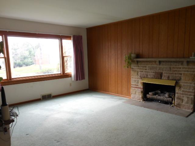 607 Ridgeway Avenue Grove City, PA 16127 - Photo 2 of 11 Living Room. Spacious living area.