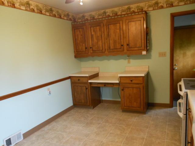 607 Ridgeway Avenue Grove City, PA 16127 - Photo 5 of 11 Kitchen. Eat-in-kitchen