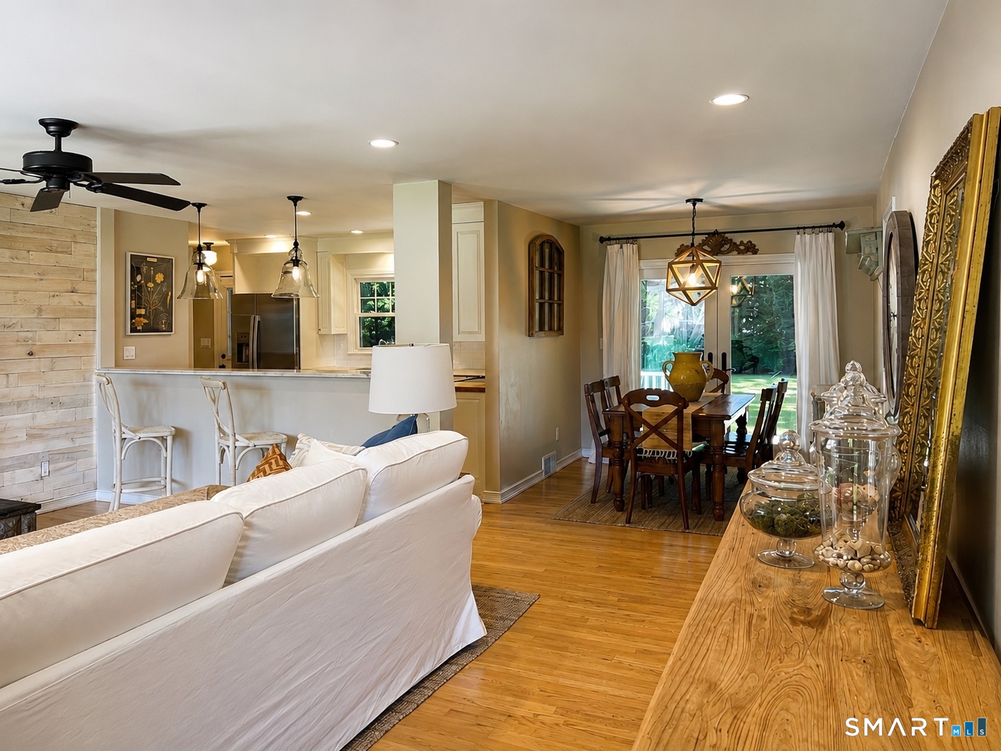 186 Schiller Road Fairfield, CT 06825 - Photo 3 of 15 Gallery Image 3