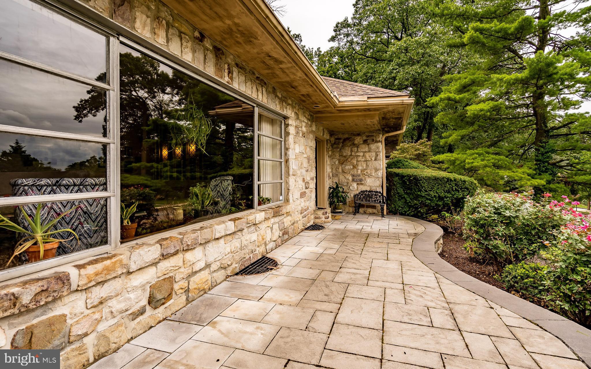 1825 Lorraine Road Reading, PA 19604 - Photo 3 of 39 Front Porch