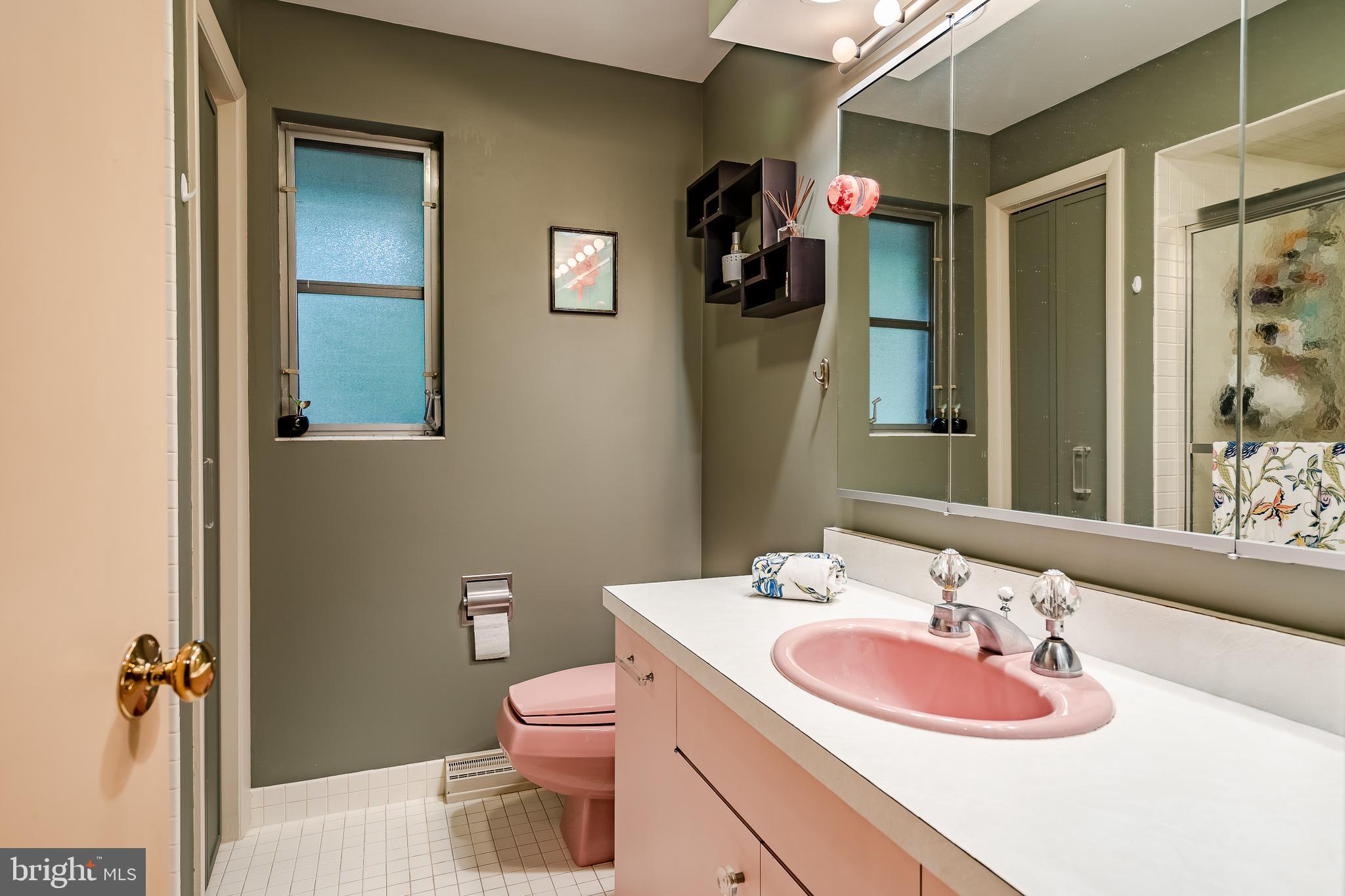 1825 Lorraine Road Reading, PA 19604 - Photo 28 of 39 Hall Full Bathroom