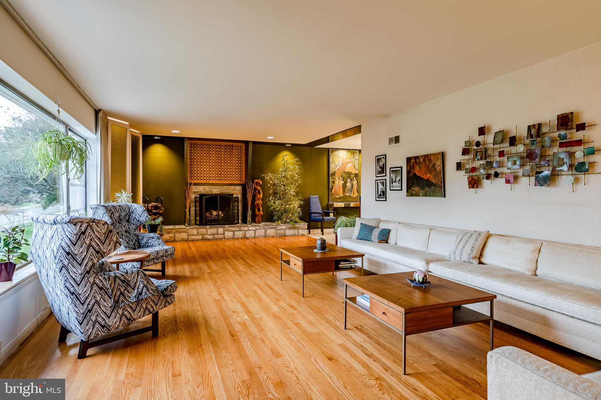 1825 Lorraine Road Reading, PA 19604 - Photo 6 of 39 Open Living Room