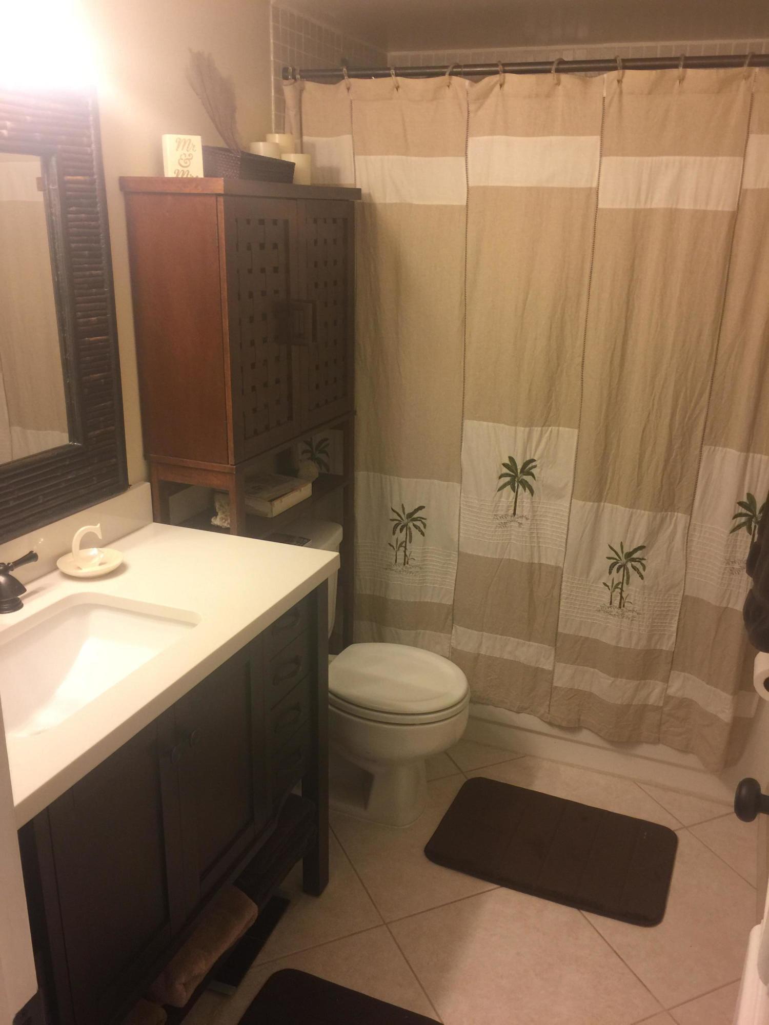955 Dotterel Road, Unit 2109 Delray Beach, FL 33444 - Photo 9 of 48 Guest Bathroom