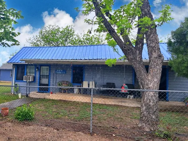$260,000 | 215 West 1st Street, Camp Wood, TX 78833