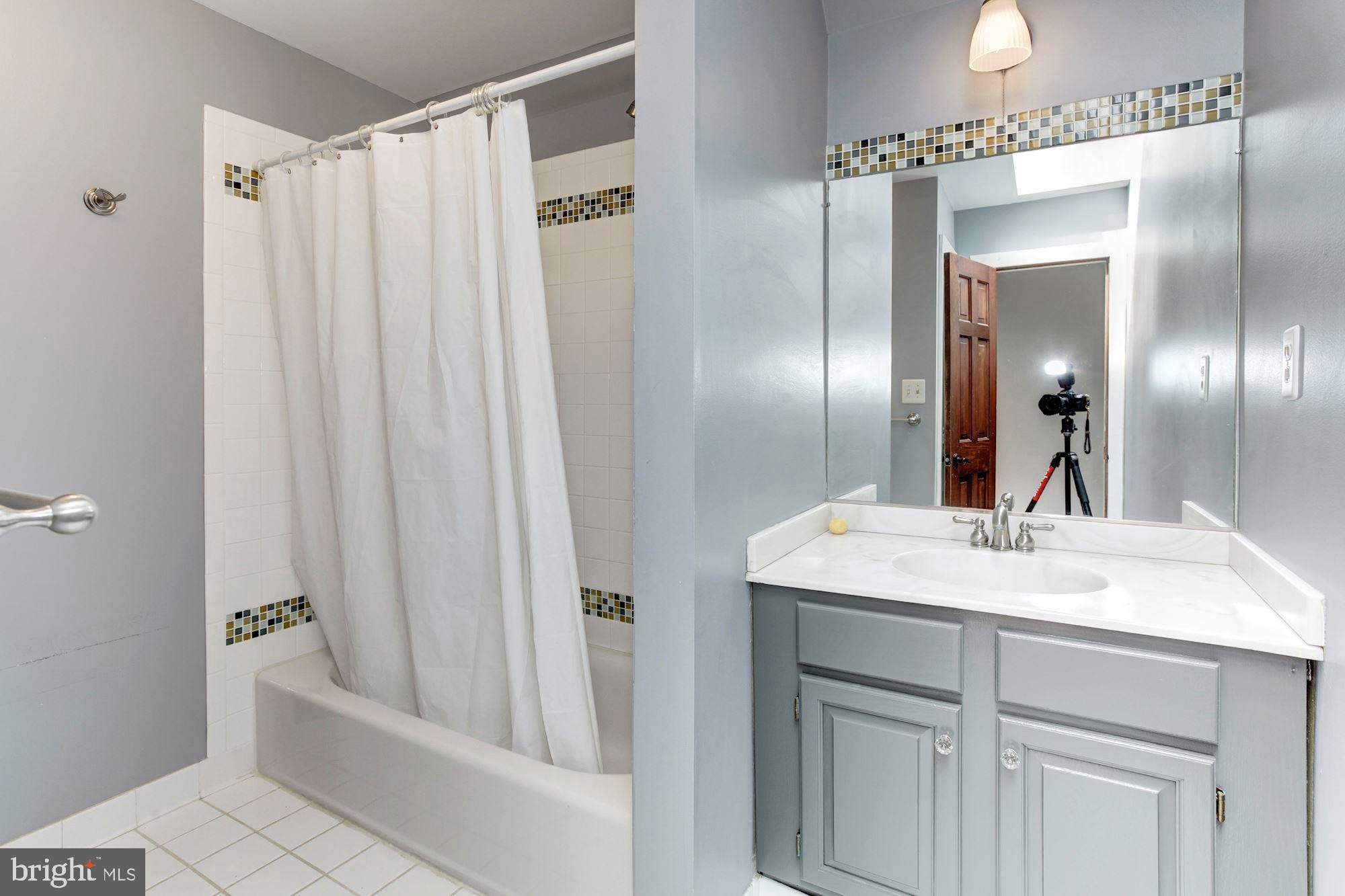 4841 Occoquan Overlook Woodbridge, VA 22192 - Photo 21 of 28 Upstairs full bathroom