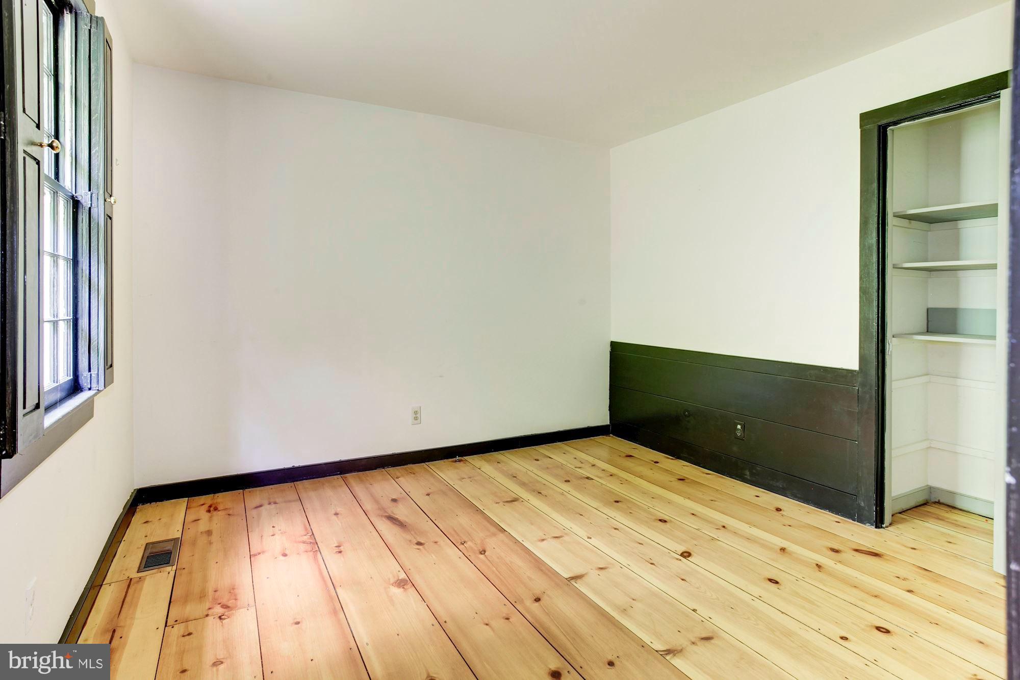 4841 Occoquan Overlook Woodbridge, VA 22192 - Photo 4 of 28 Bonus Room/office on main level