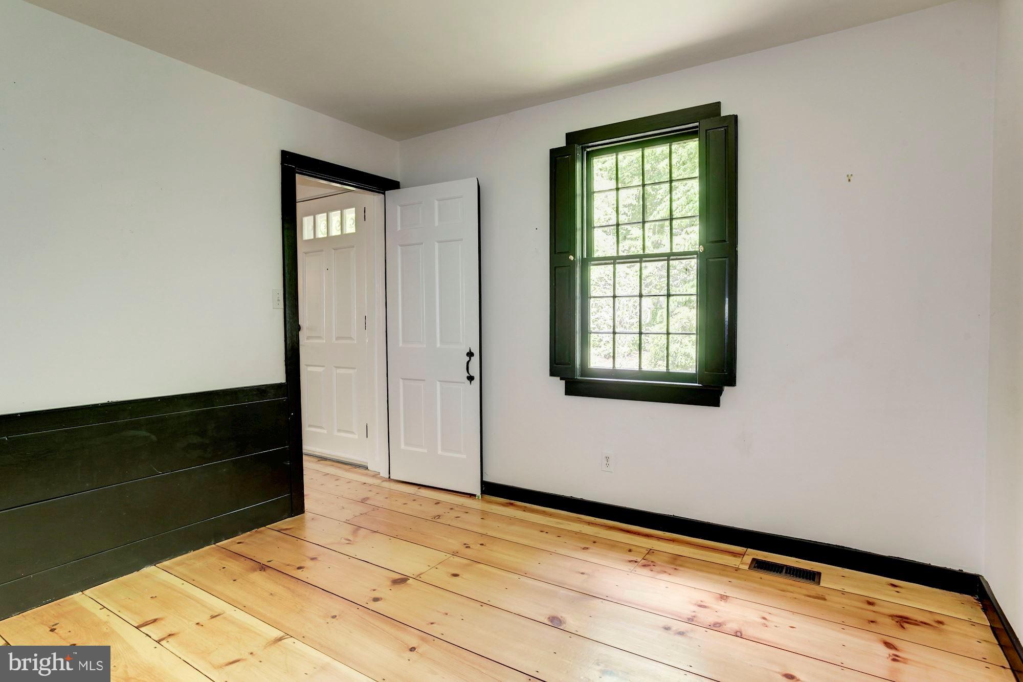 4841 Occoquan Overlook Woodbridge, VA 22192 - Photo 5 of 28 Light-filled office