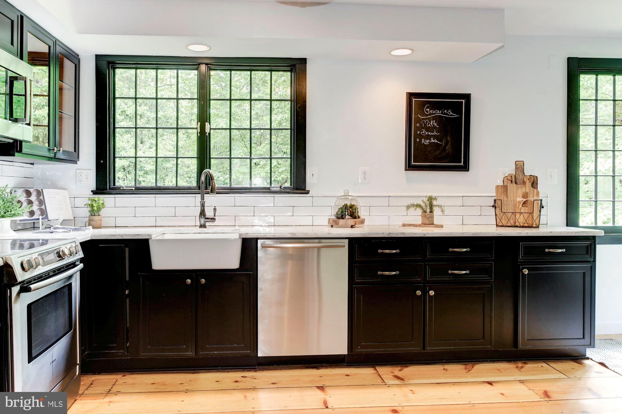 4841 Occoquan Overlook Woodbridge, VA 22192 - Photo 10 of 28 Quartz countertops and farmhouse sink