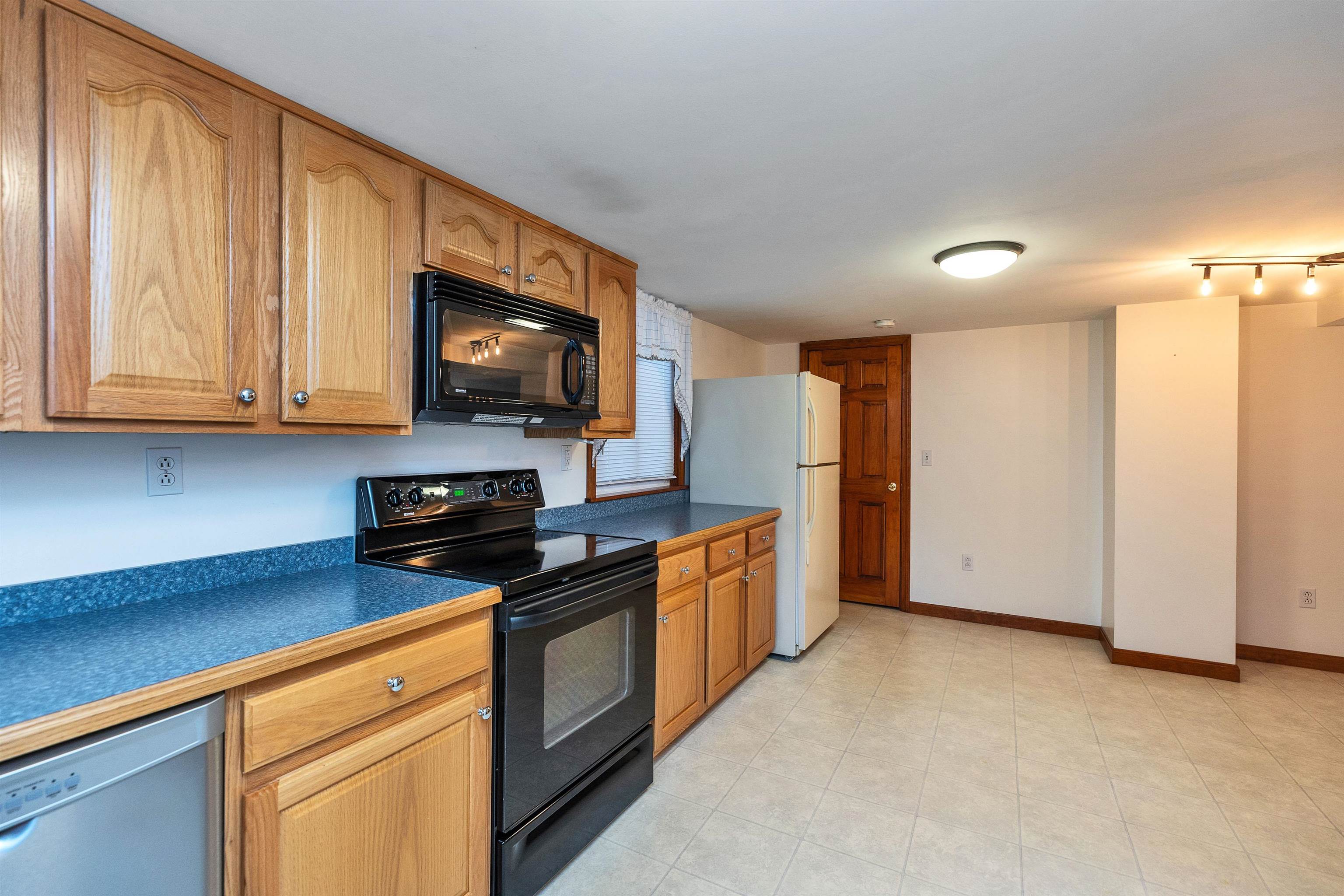 6 Buck Street Nashua, NH 03060 - Photo 14 of 49 Gallery Image 14