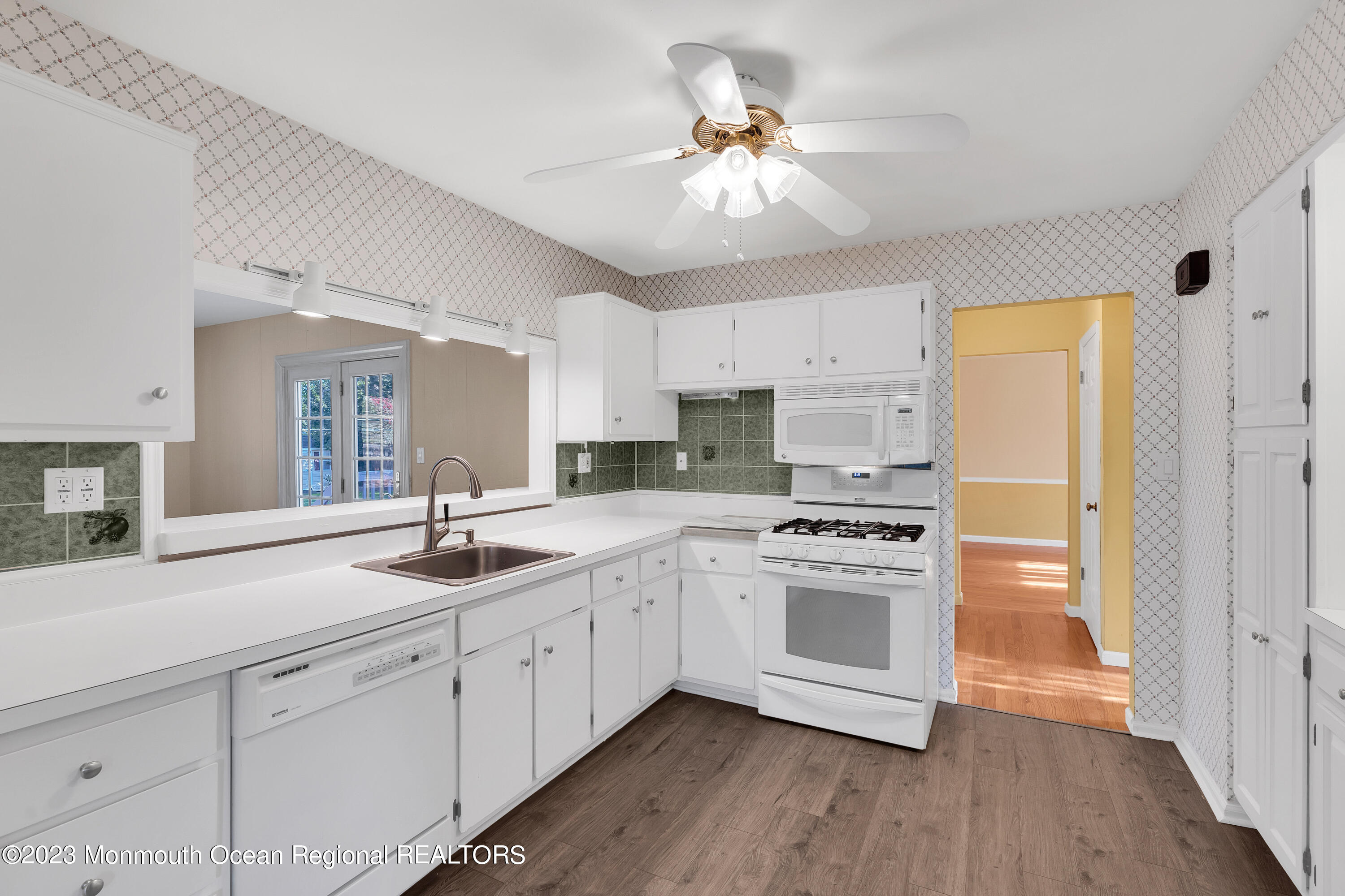 14 Daniel Drive Matawan, NJ 07747 - Photo 16 of 48 .