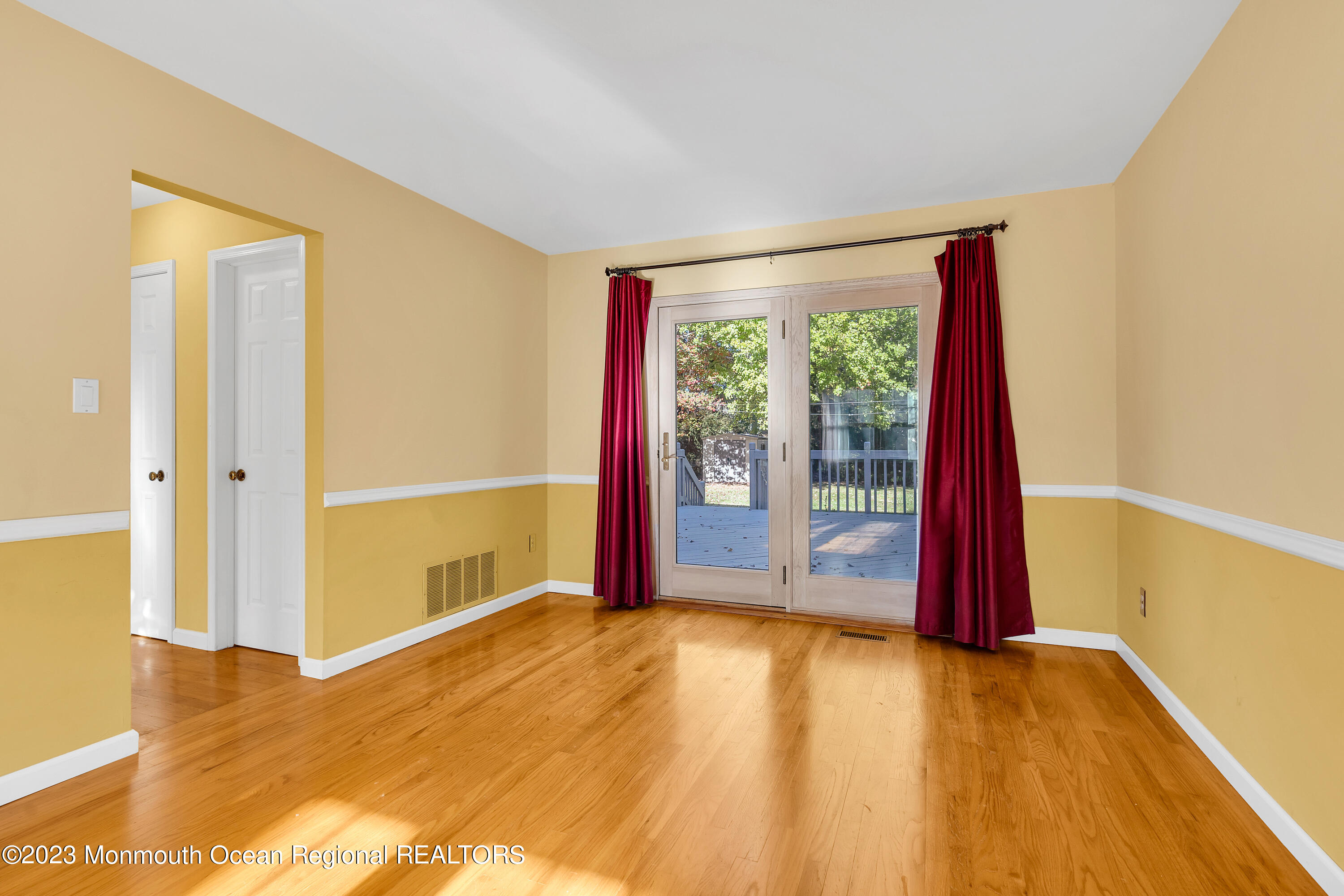 14 Daniel Drive Matawan, NJ 07747 - Photo 10 of 48 .