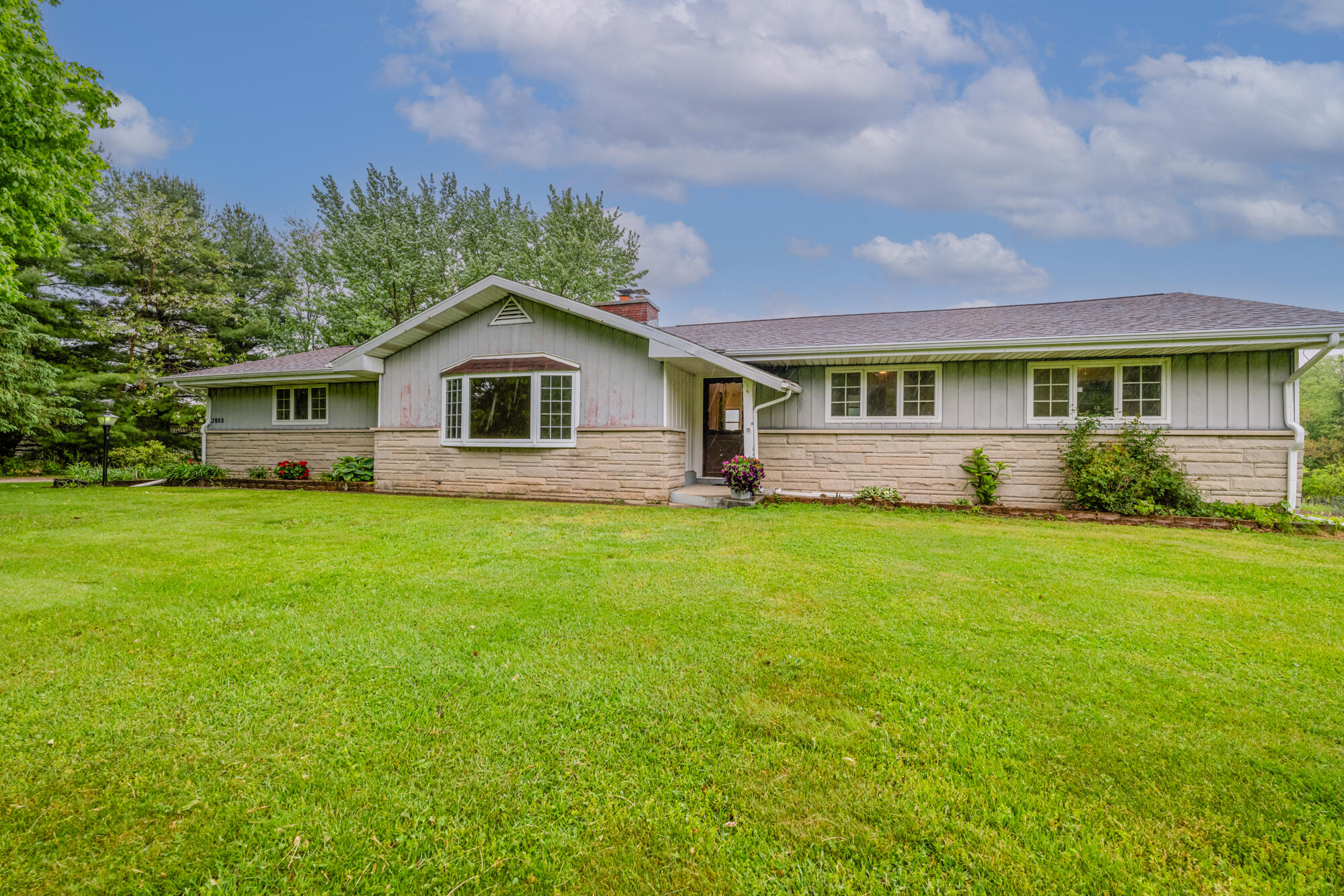 2800 Mayflower new close front