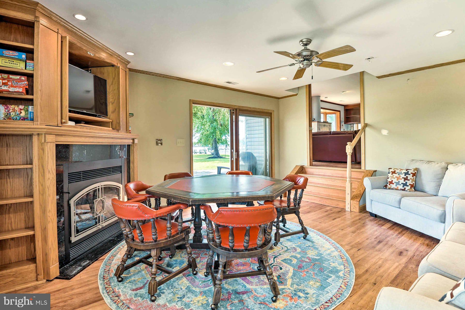 919 Oakdene Road Middle River, MD 21220 - Photo 10 of 26 Cozy gathering space with natural light.