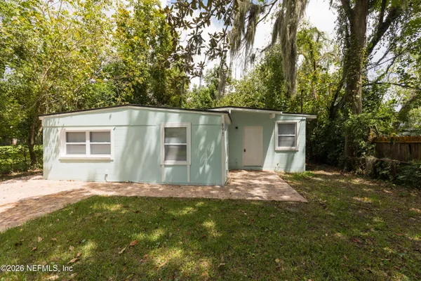 a backyard of a house with large trees