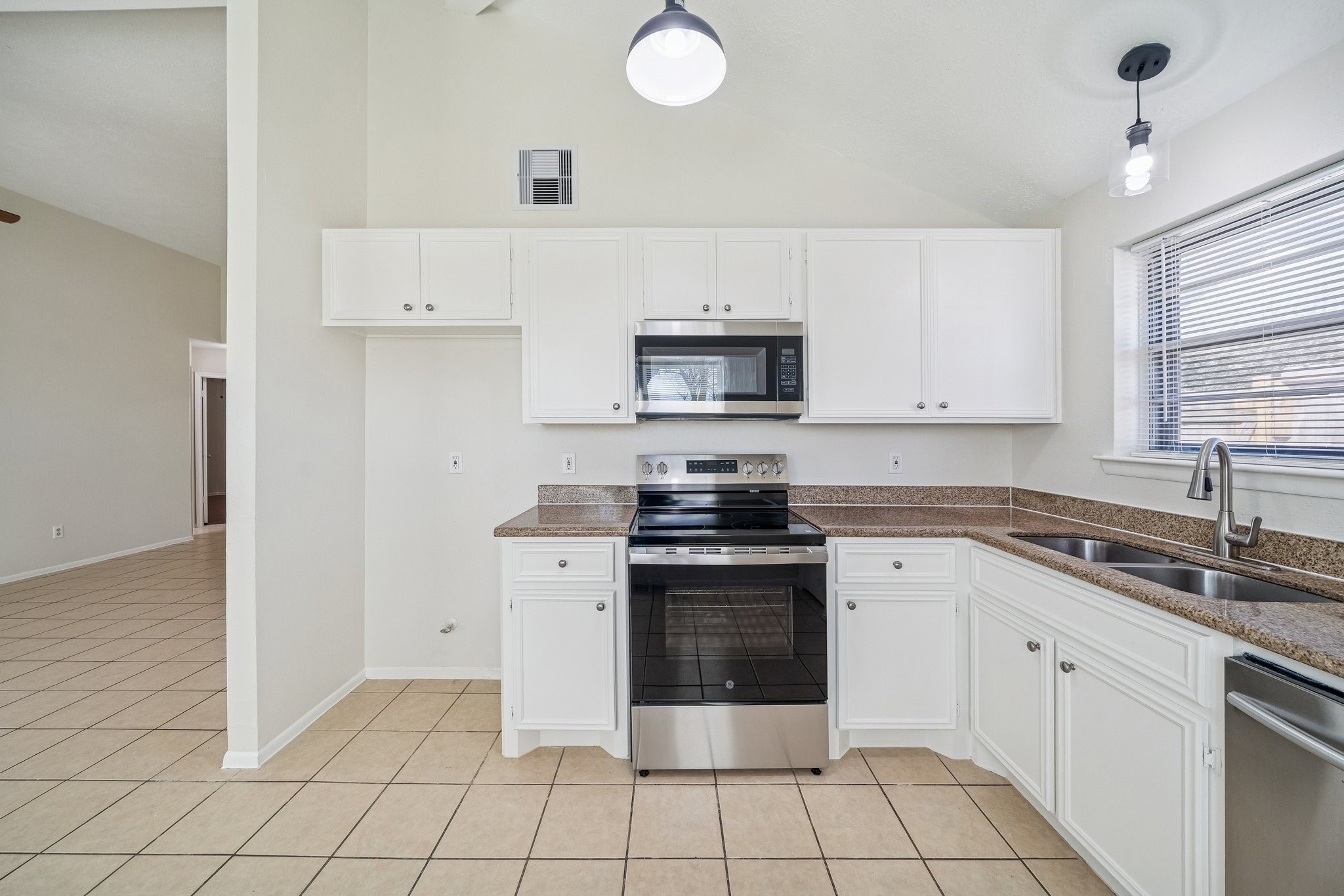 11618 Birch Run Lane Houston, TX 77067 - Photo 12 of 24 New Range & Microwave