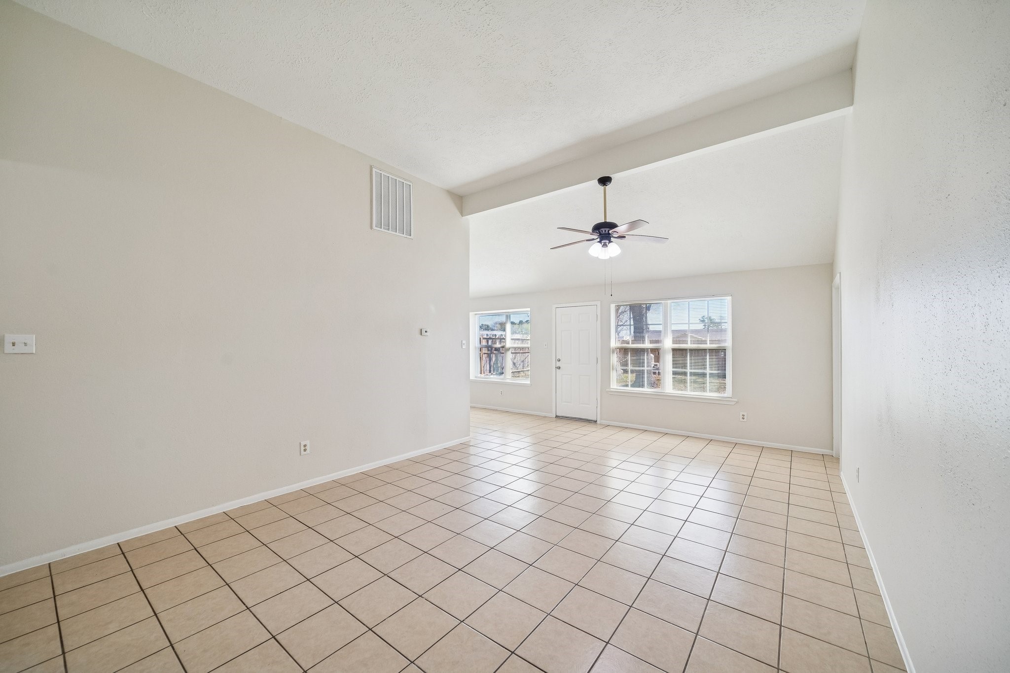 11618 Birch Run Lane Houston, TX 77067 - Photo 7 of 24 Beautiful High Ceilings