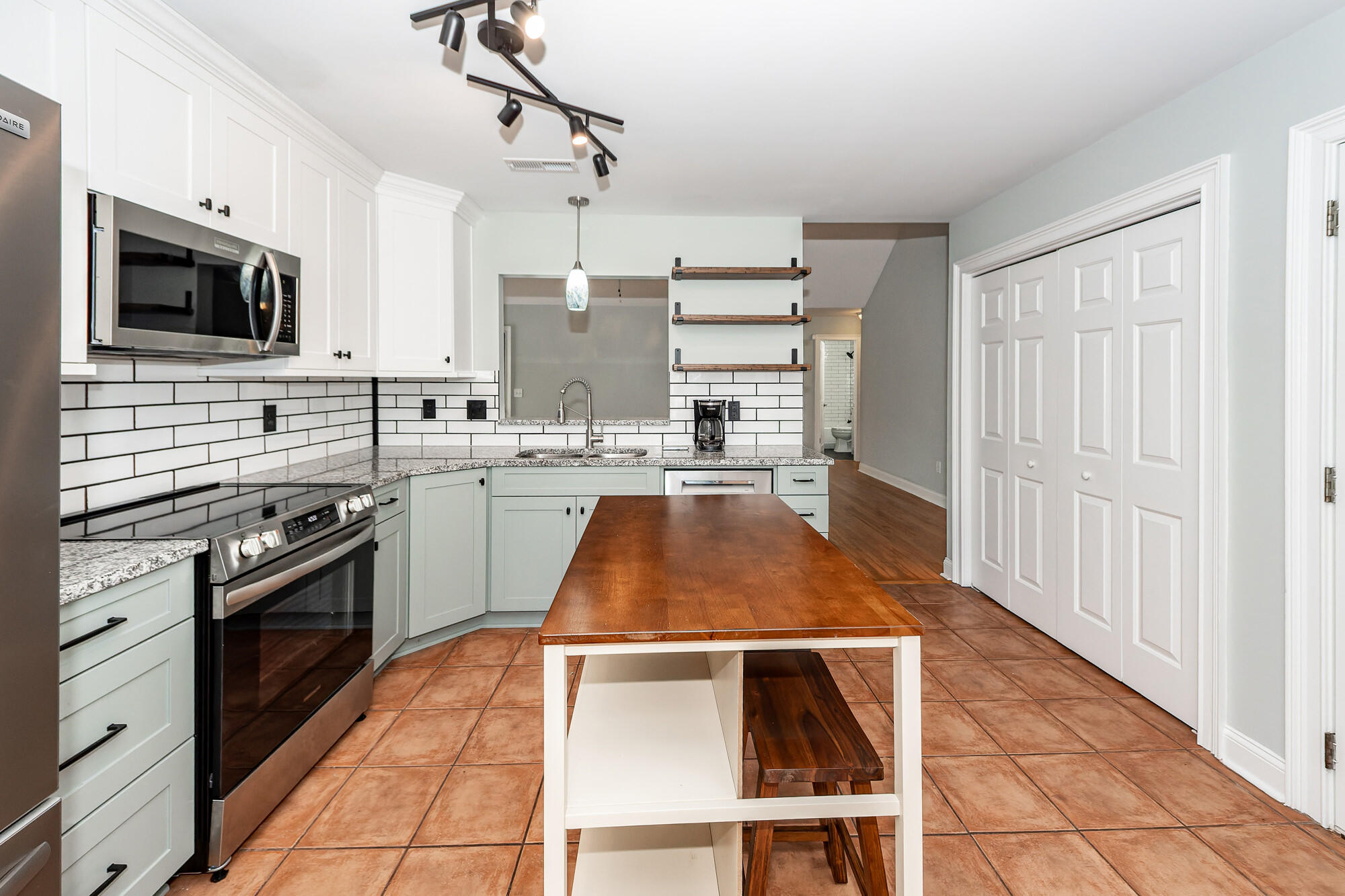 1333 Mapleton Avenue Charleston, SC 29412 - Photo 13 of 56 13