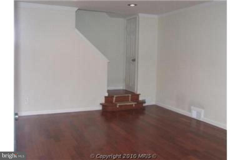 803 Chillum Road Hyattsville, MD 20783 - Photo 14 of 17 Living Room