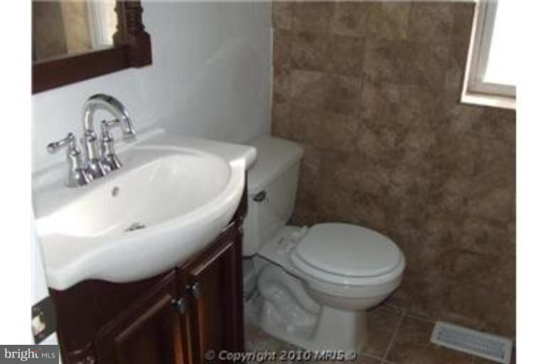 803 Chillum Road Hyattsville, MD 20783 - Photo 8 of 17 Master Bath