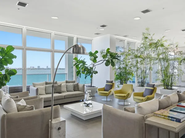 $5,950 | 725 Northeast 22nd Street, Unit 16A, Miami, FL 33137
