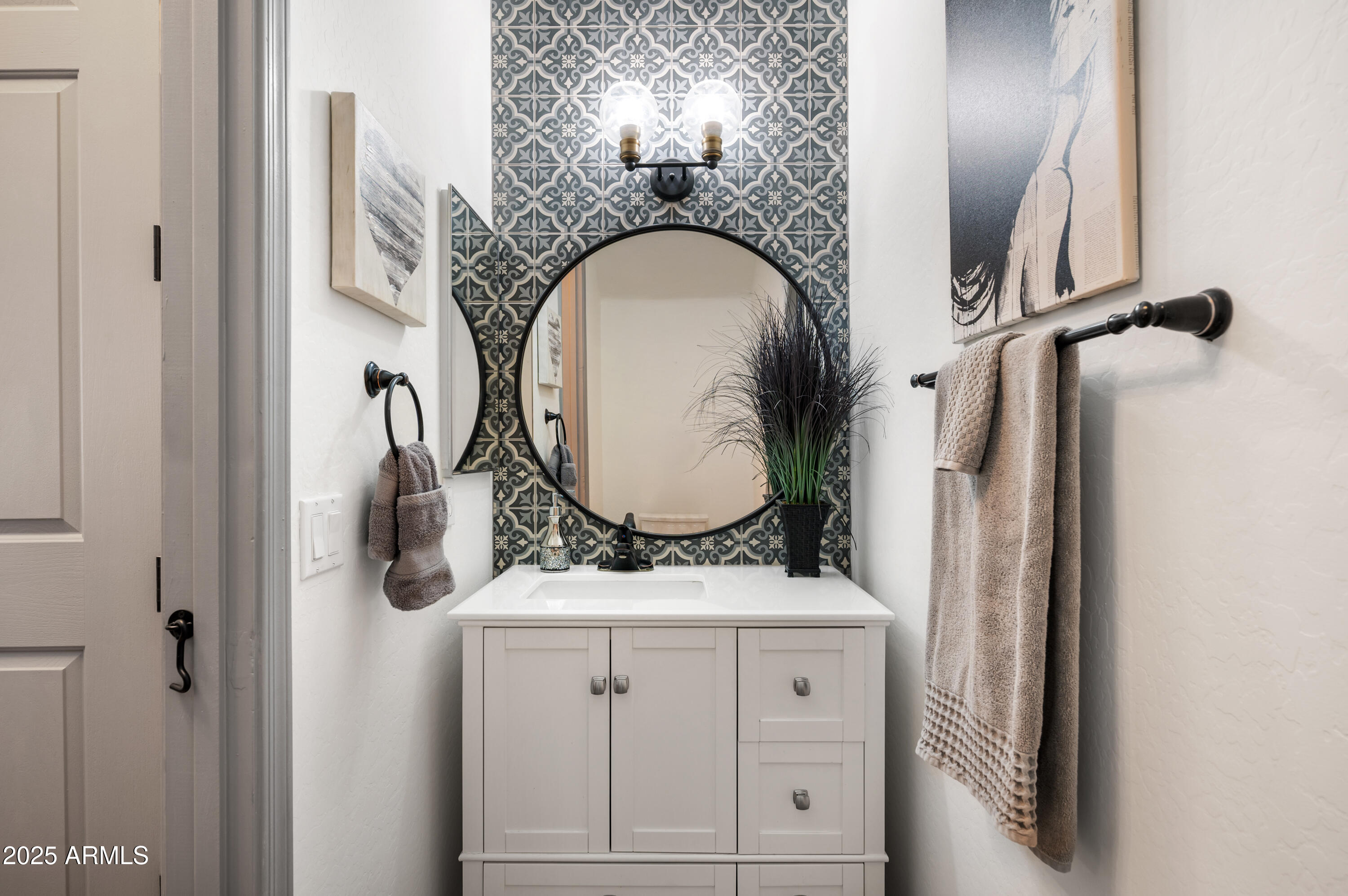 10172 East Dinosaur Ridge Road Gold Canyon, AZ 85118 - Photo 14 of 38 a bathroom with a sink and a mirror