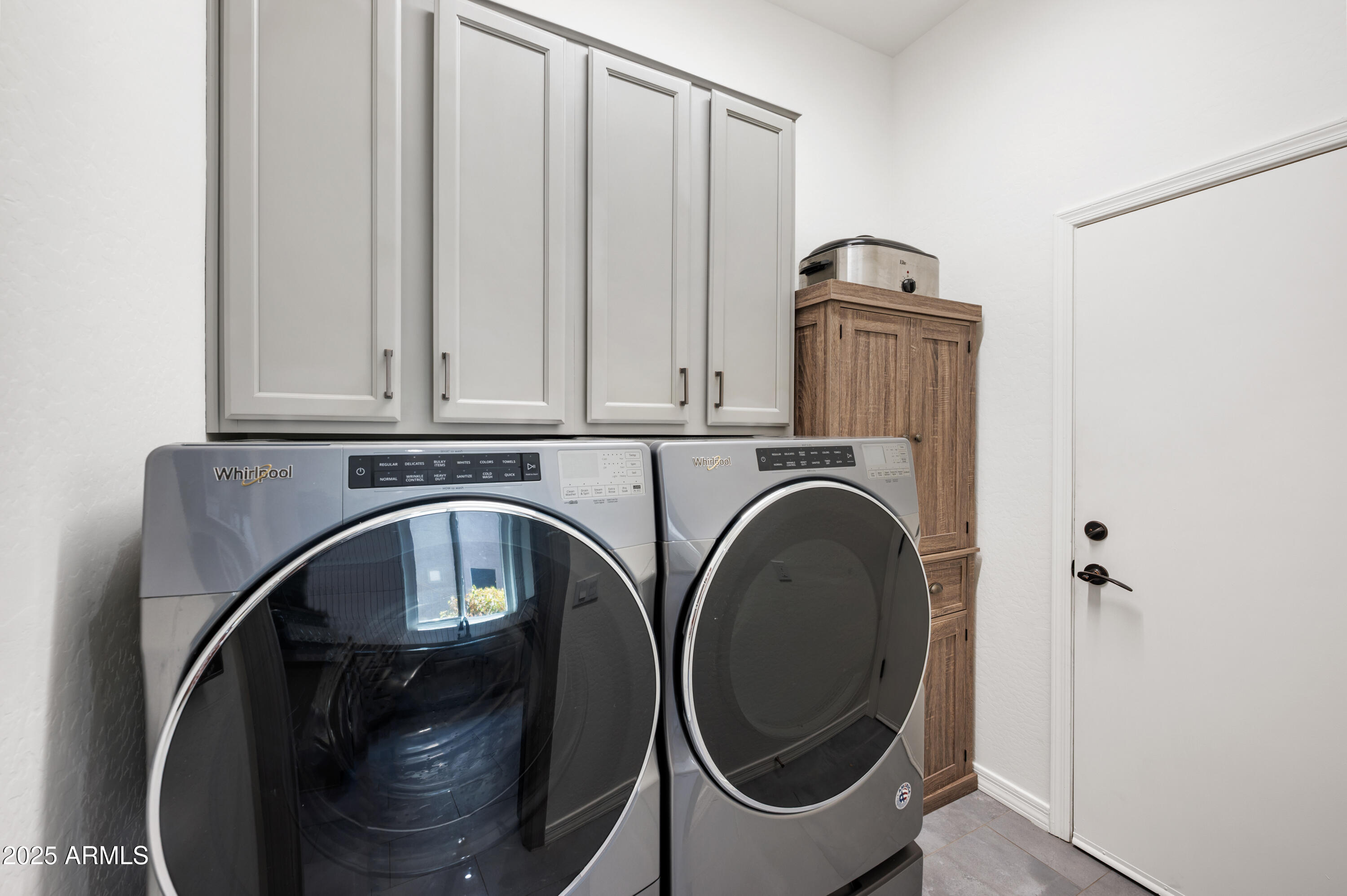 10172 East Dinosaur Ridge Road Gold Canyon, AZ 85118 - Photo 32 of 38 a utility room with dryer and washer