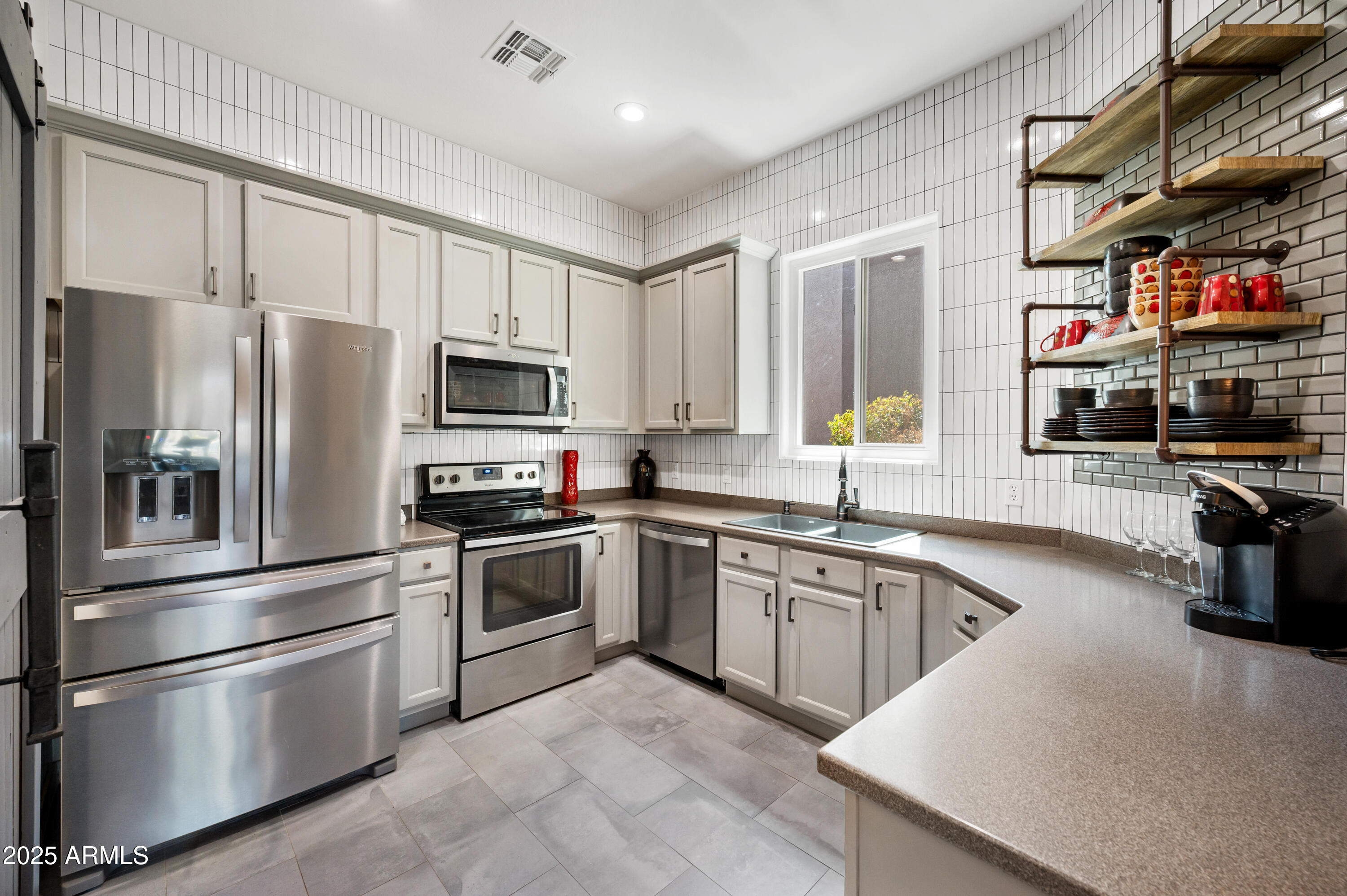 10172 East Dinosaur Ridge Road Gold Canyon, AZ 85118 - Photo 3 of 38 a kitchen with stainless steel appliances granite countertop a refrigerator stove and sink