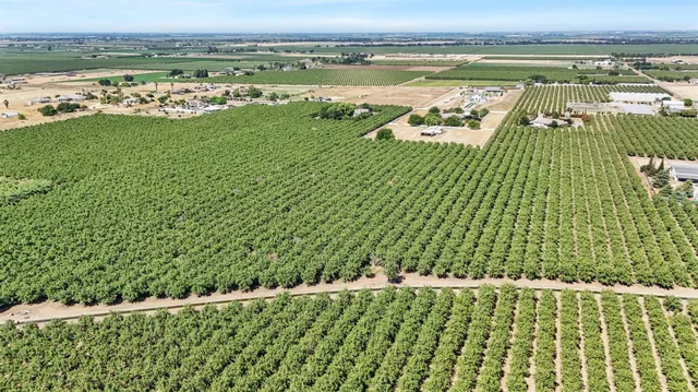 a living room with lots of furniture and a dining table with kitchen countertops