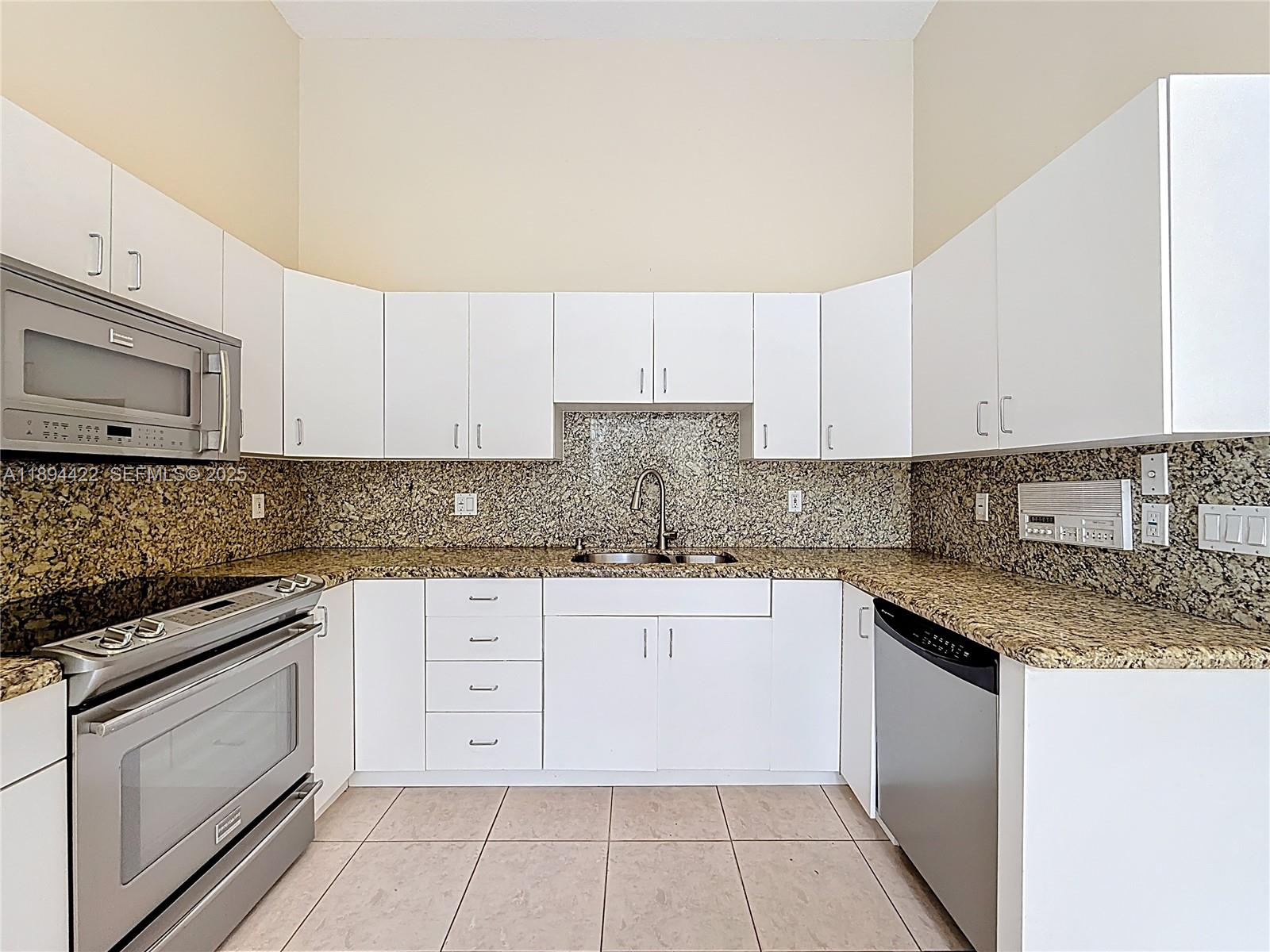 17330 Bermuda Village Drive Boca Raton, FL 33487 - Photo 13 of 40