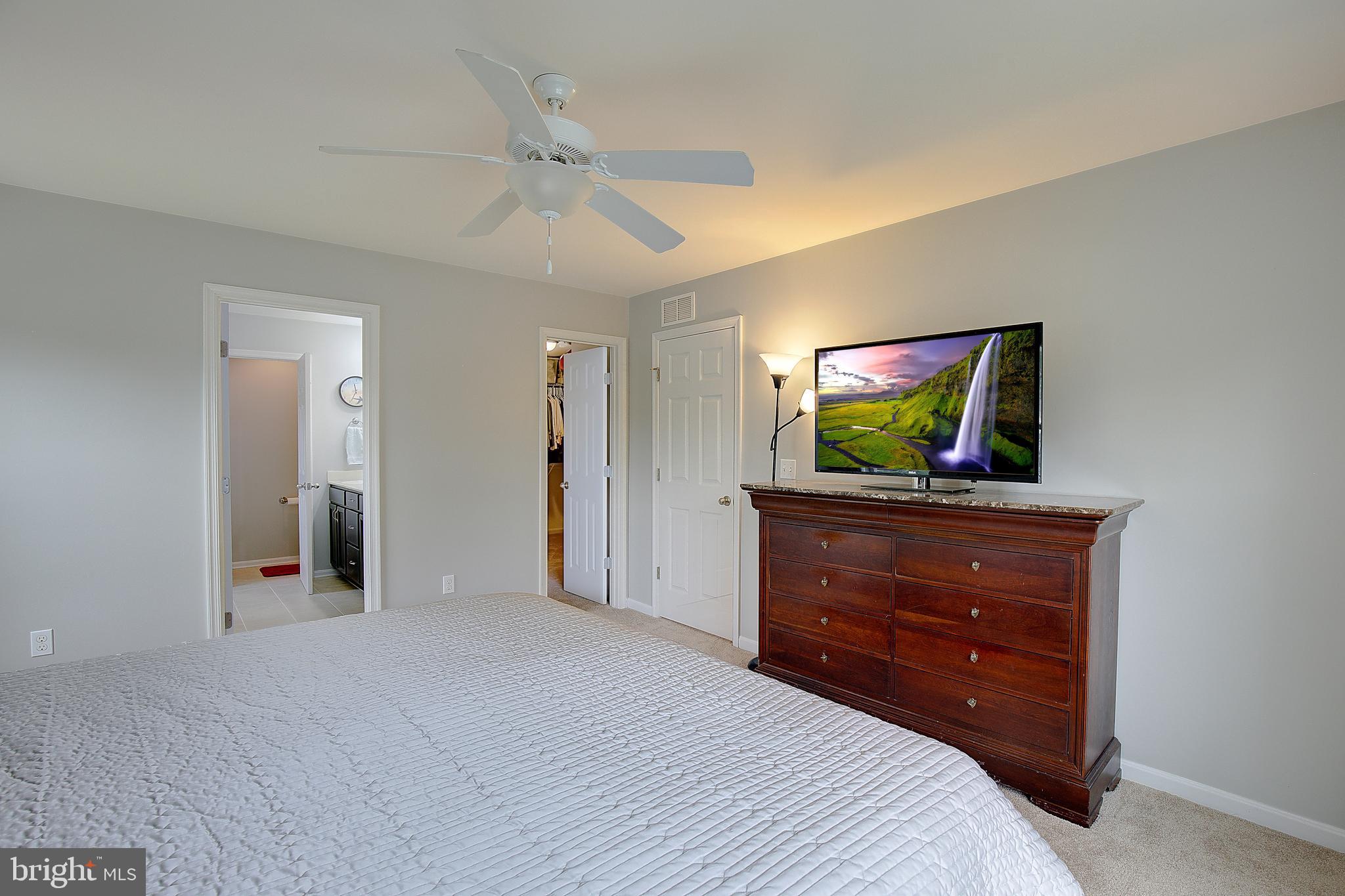 403 Venton Road Edgewater, MD 21037 - Photo 31 of 62 a bedroom with a bed and a dresser