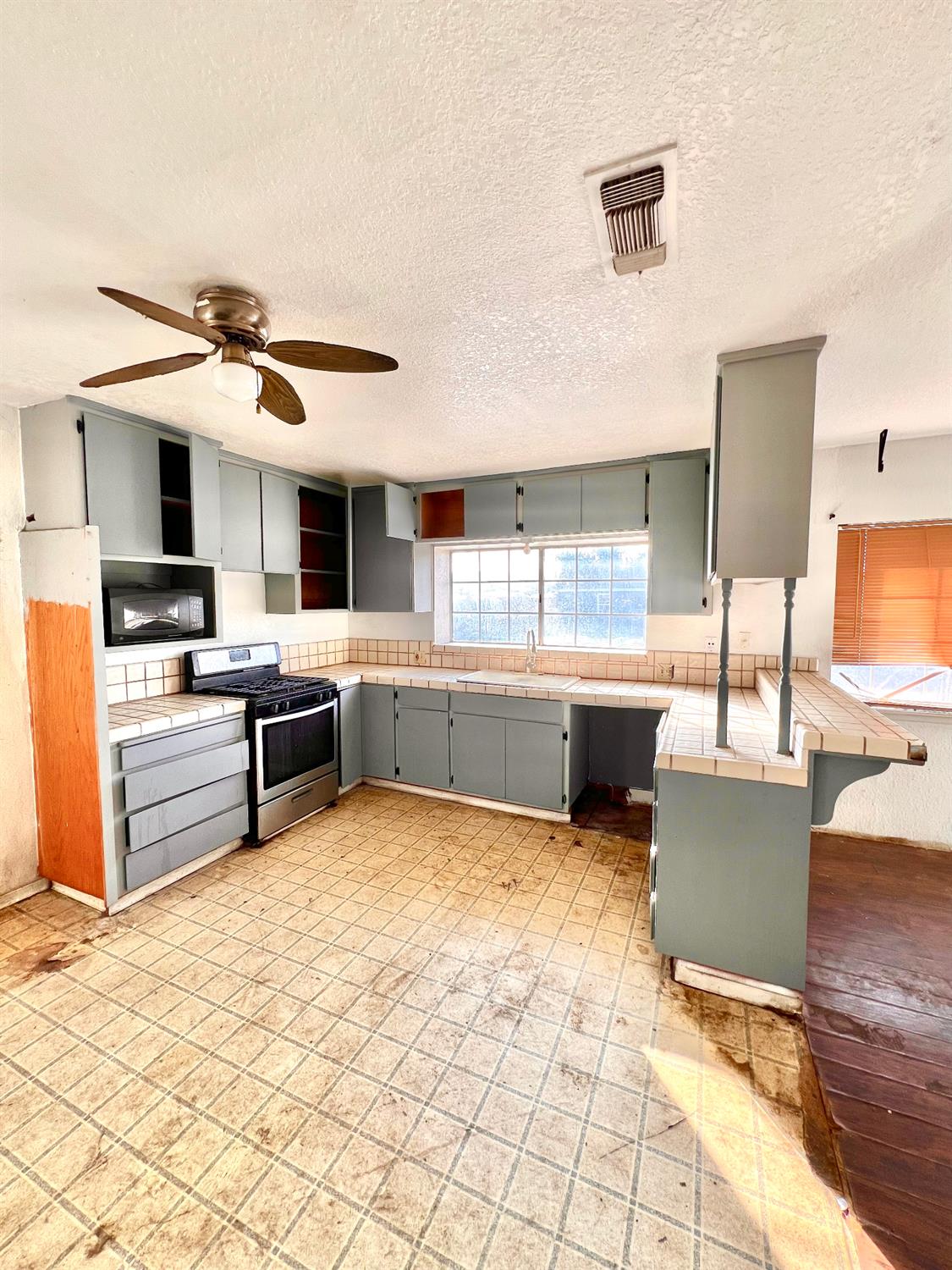 717 Souza Avenue Modesto, CA 95351 - Photo 5 of 10