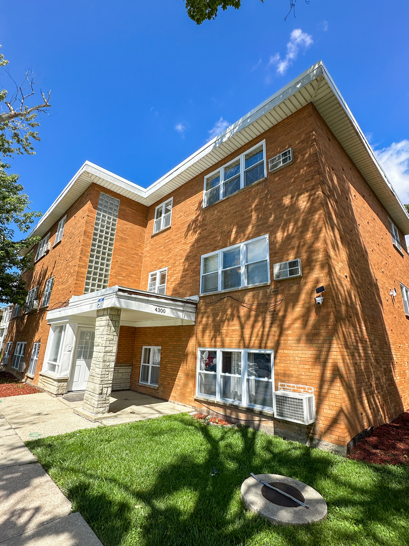 4300 North Keystone Avenue, Unit 1B Chicago, IL 60641 - Photo 1 of 7