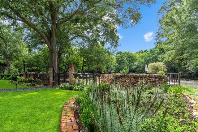 $2,375,000 | 766 East Avenue, Madison, GA 30650