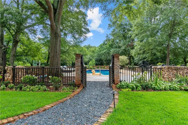 $2,375,000 | 766 East Avenue, Madison, GA 30650