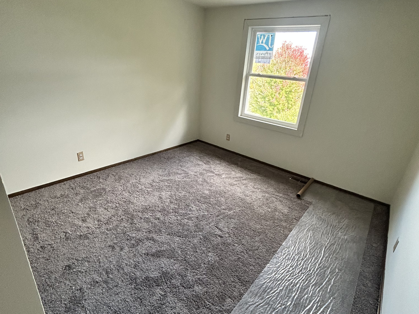1513 Elder Drive Aurora, IL 60506 - Photo 14 of 26 an empty room with a window