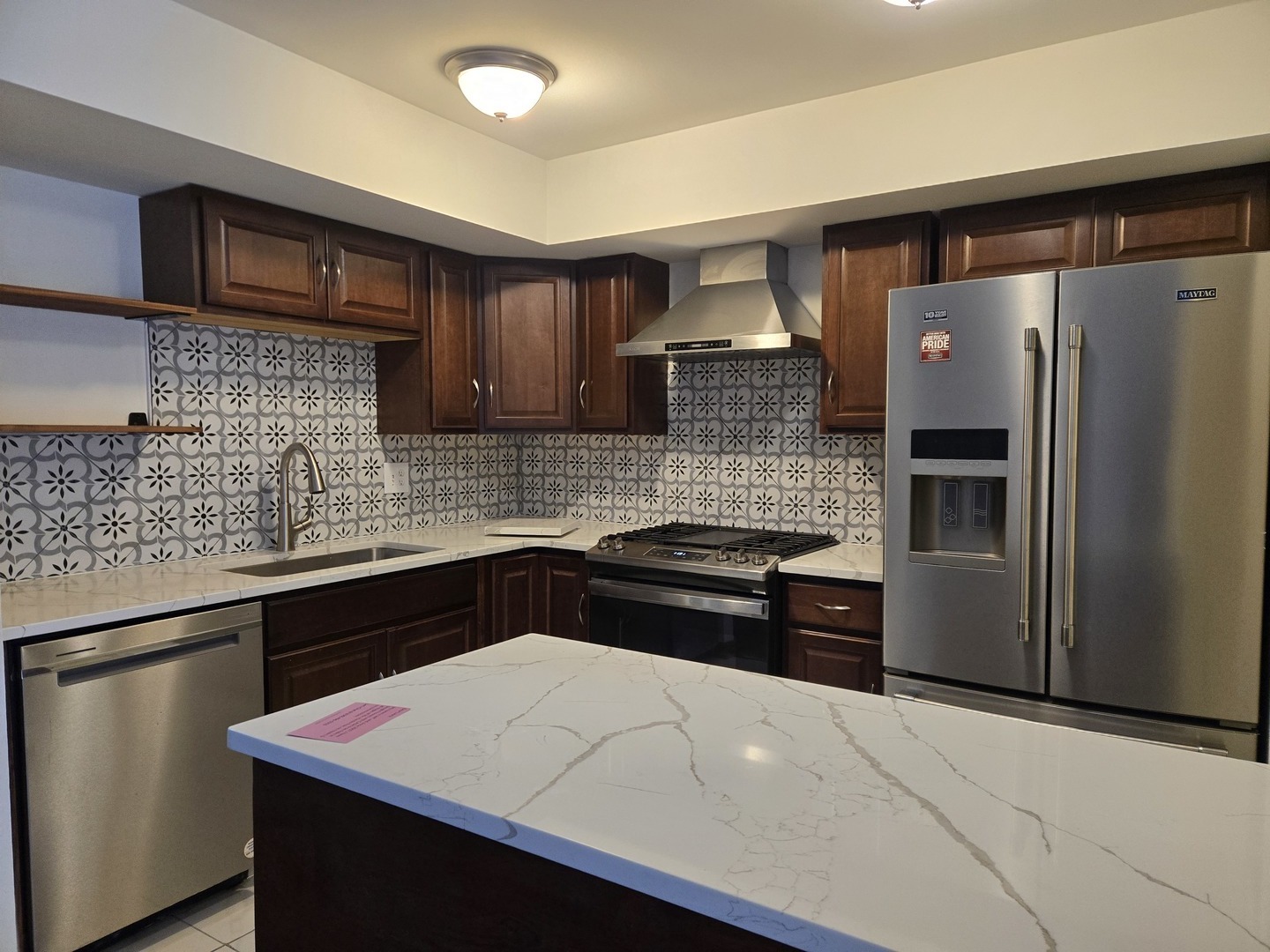 1513 Elder Drive Aurora, IL 60506 - Photo 6 of 26 a kitchen with a refrigerator and a sink
