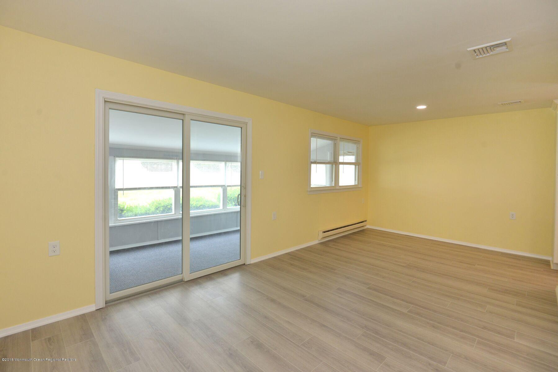 50 Watkins Road Brick, NJ 08724 - Photo 14 of 34 50livingdining1