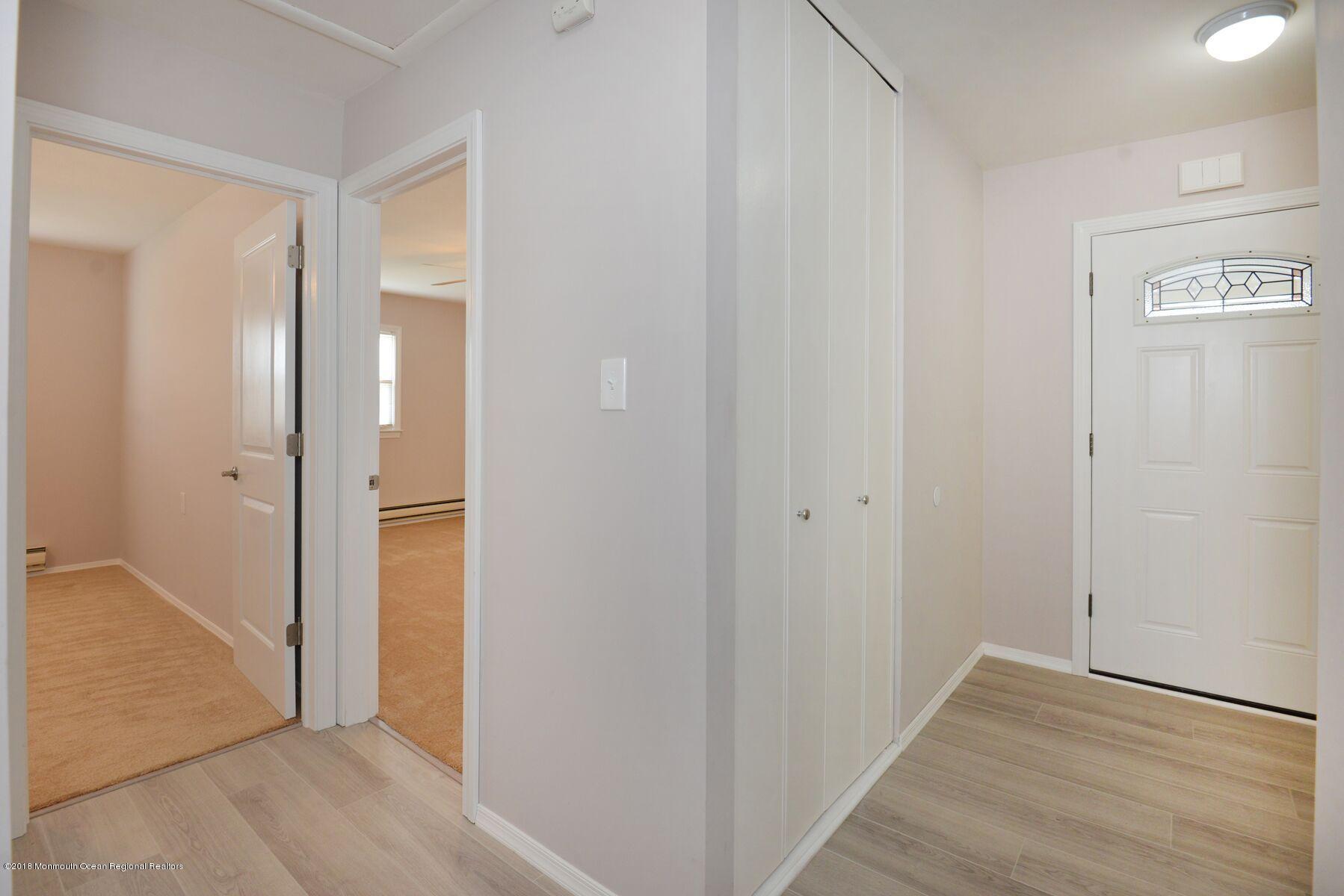 50 Watkins Road Brick, NJ 08724 - Photo 18 of 34 50foyer1